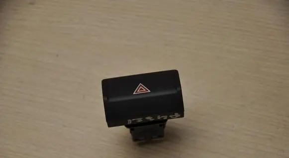 Peugeot 508 II Hazard light switch 9813404677