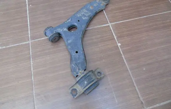 Ford Focus Front lower control arm/wishbone 2M5130423051B