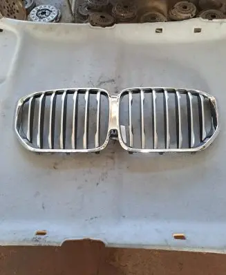 BMW X5 G05 Front bumper upper radiator grill 20240006541