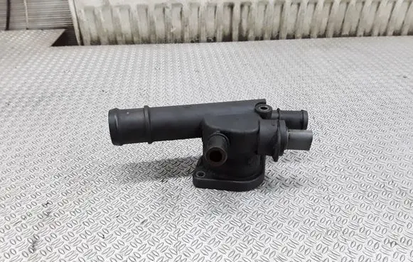 Seat Ibiza IV (6J,6P) Engine coolant pipe/hose 038121132D