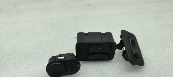 Opel Combo C Electric window control switch 13363202