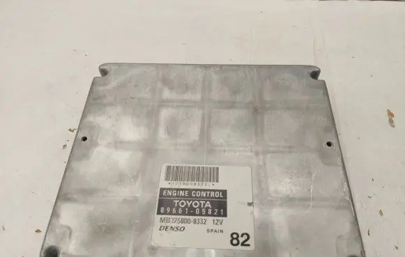 Toyota Avensis T250 Engine control unit/module 1758008332 8966105821
