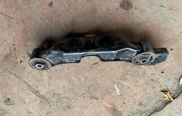 Subaru Outback (BS) Rear differential/diff mount bracket 41310FL00A 89K
