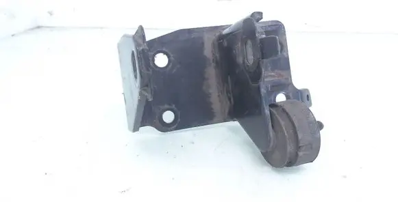 Engine mounting bracket