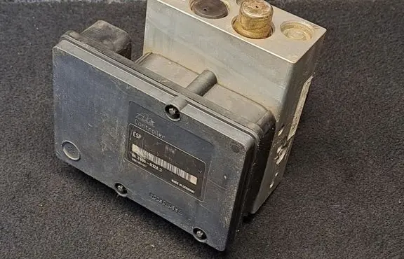 Nissan Pathfinder R51 ABS Pump 47660EC070