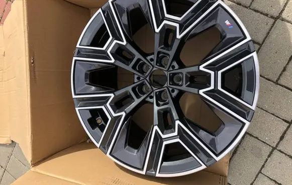 BMW i5 G60 R20 alloy rim felga