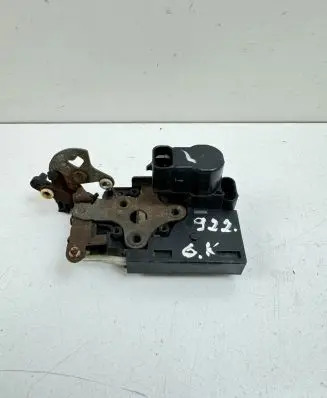 Chevrolet Tahoe Rear door lock 513920421