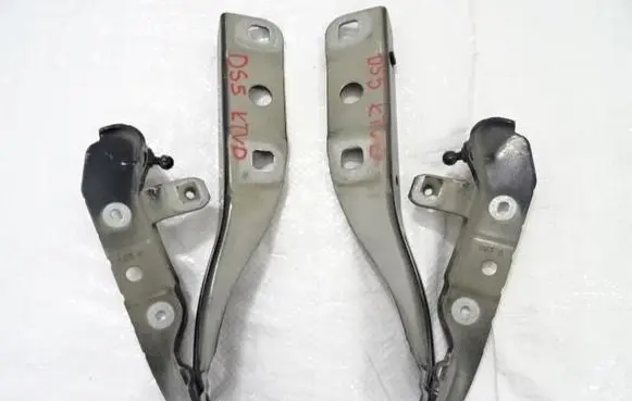 Engine bonnet/hood hinges