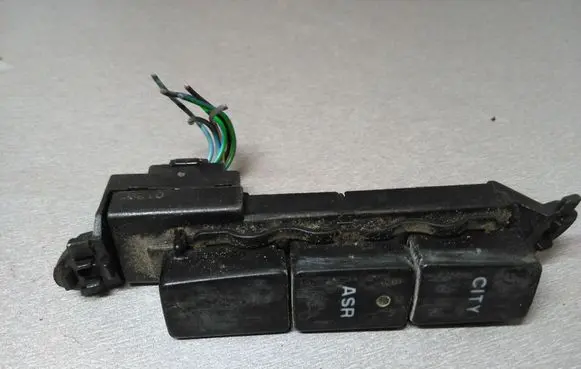 Traction control (ASR) switch