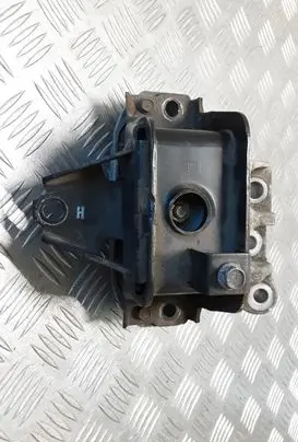 Mitsubishi Outlander Engine mount bracket