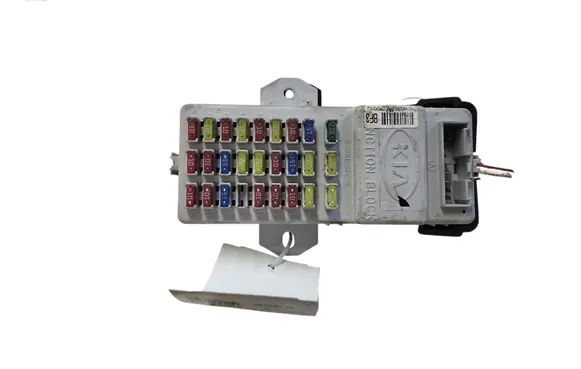 KIA Sorento Fuse module 911713E920