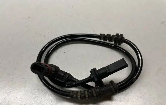 Mercedes-Benz B W245 ABS brake wheel speed sensor 1695400417 A1695400417