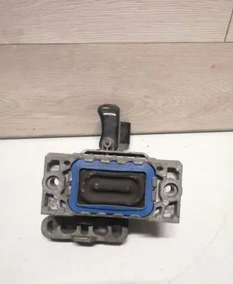 Volkswagen Golf VI Engine mount bracket 1K0199262