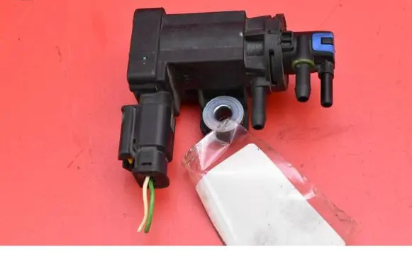 Ford Mondeo MK I Vacuum valve 9808206880