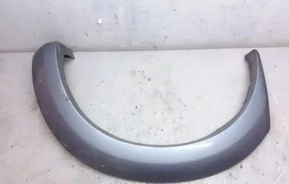 Rear fender molding trim