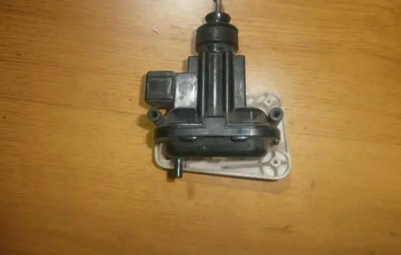 Audi 80 90 S2 B4 Central locking vacuum pump 893862153