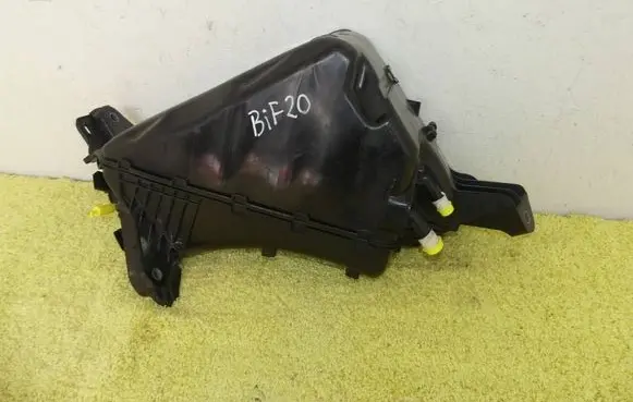 Volkswagen Caddy AdBlue liquid reservoir 5R3131877E 5Q0131969G