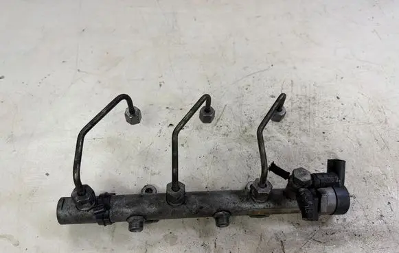 Audi A6 S6 C6 4F Fuel distributor 059130090AF
