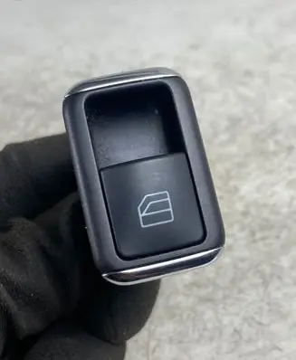 Mercedes-Benz E W212 Electric window control switch A2048707358 03139101 10034661