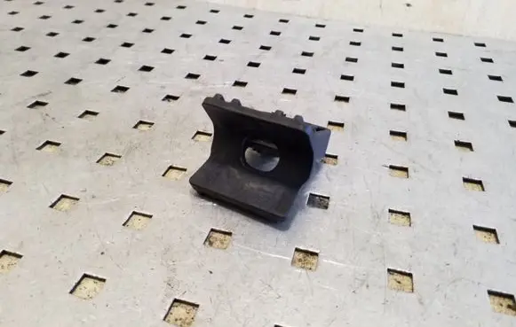 Radiator mount bracket