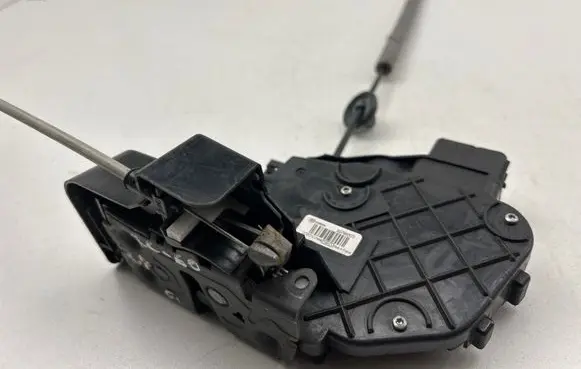 Volvo XC60 Front door lock A048069 30799303 2080NC75RB