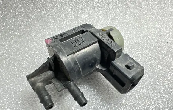 Audi A4 S4 B5 8D Turbo solenoid valve 1J0906283A