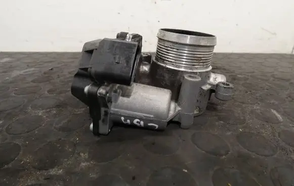Volkswagen Tiguan Throttle valve 03L128063D
