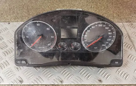 Volkswagen Golf V Speedometer (instrument cluster) 1K0920852J