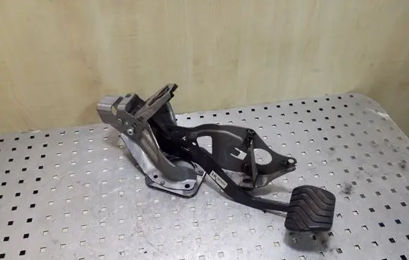 Renault Kadjar Brake pedal