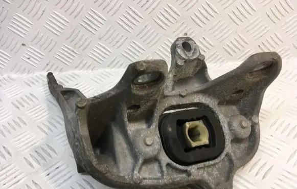 Mercedes-Benz Vito Viano W447 Engine mount bracket A4472411413