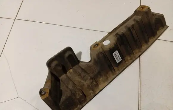 Toyota Previa (XR30, XR40) II Engine splash shield/under tray 
