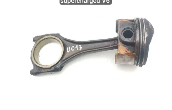 Audi Q7 4L Piston with connecting rod