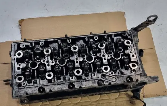 Volkswagen PASSAT B8 Engine head 04L103064C 04L103373E