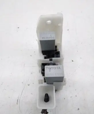Toyota Avensis T270 Fuse module 9008087019