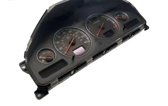 Volvo V70 Speedometer (instrument cluster) 30746112 8602886 69594720T