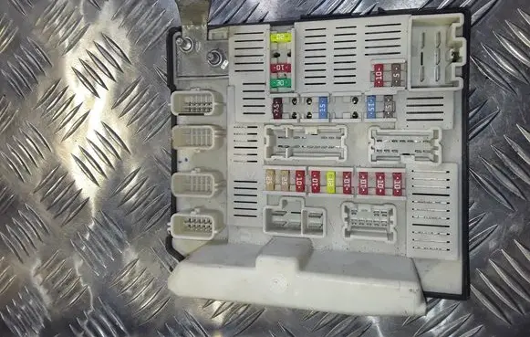 Renault Scenic II - Grand scenic II Fuse module 519158091 8710986852 8200481866H