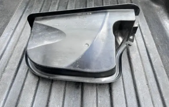 Porsche Macan (95B) Air filter box cover 95B819979 95B819979C