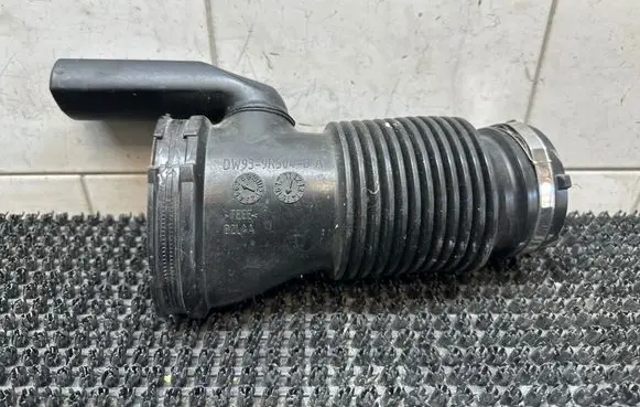 Jaguar XJL Air intake duct part DW939R504B