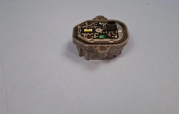 Volvo XC90 Headlight ballast module Xenon B105151B 32228689