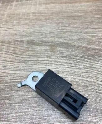 Toyota Avensis T270 Other relay 9098004179
