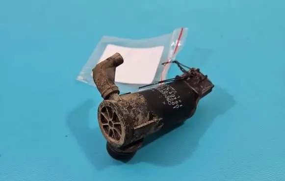 Toyota RAV 4 (XA10) Windscreen/windshield washer pump 85310-20190 IMPRK1380265
