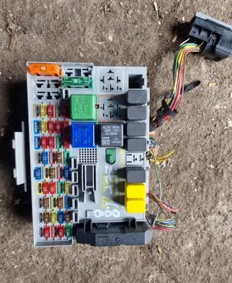 Opel Zafira A Comfort/convenience module 24437076 021838 VM224
