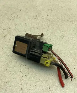 Nissan Primera Glow plug pre-heat relay MR8281901 25230BD000 30124V