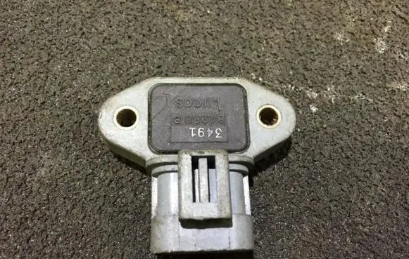 Nissan Primera Ignition amplifier control unit 84988b
