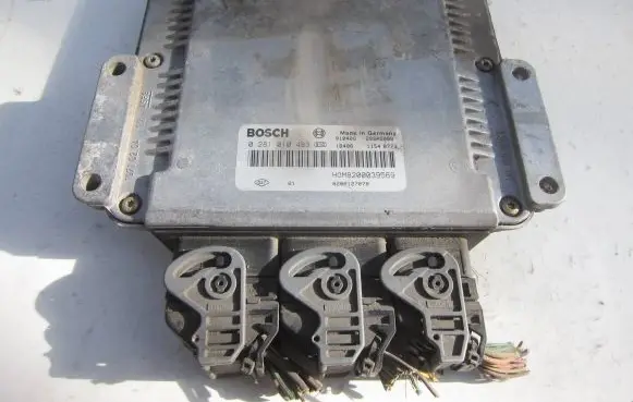 Renault Megane I Engine control unit/module 0281010483 8200039569 8200127078