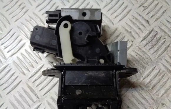 Mazda 2 Tailgate/trunk/boot lock/catch/latch