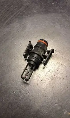 Mercedes-Benz C W202 Intake air temperature sensor 0105425717