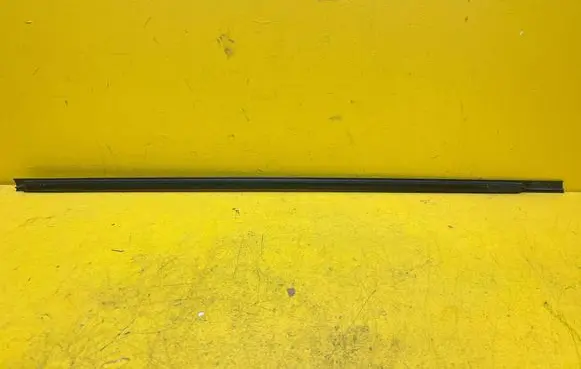 Volvo V50 Front door glass trim molding 