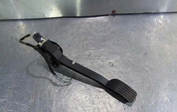 Citroen C3 Accelerator throttle pedal F00C3E2420