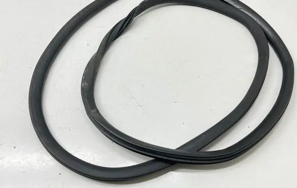 Peugeot Traveller Front door rubber seal 9806514880